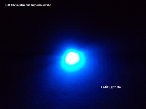 402 SMD- LED blau mit Kupferlackdraht