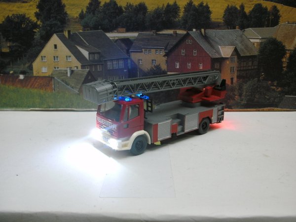 Drehleiter Feuerwehr, beleuchtet Blinkend 2 K 5 K