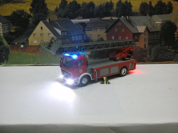 Drehleiter Feuerwehr, beleuchtet Blinkend 3 K